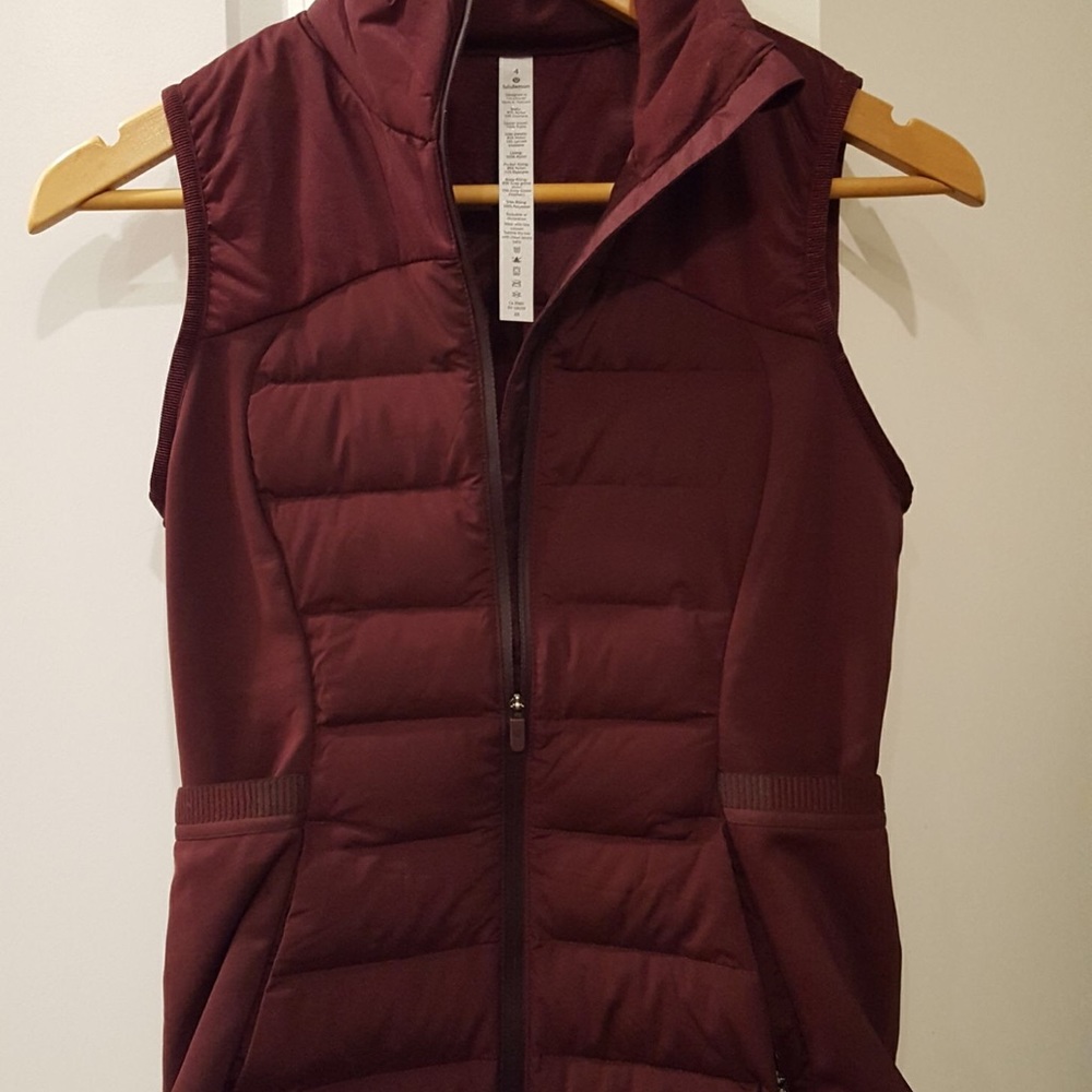Unworn Lululemon Down for it all vest Size 4